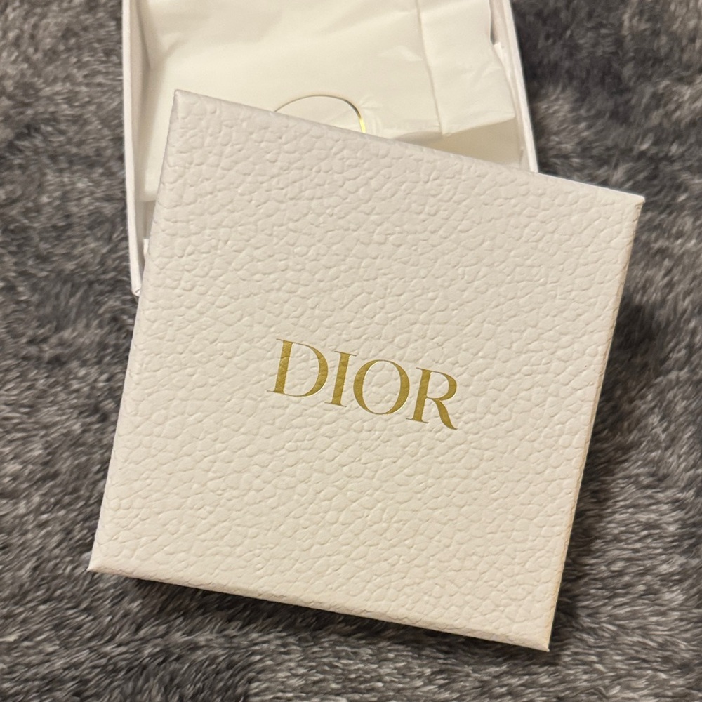 Dior Cream Textured Box with Gold Lettering - Picture 3 of 4